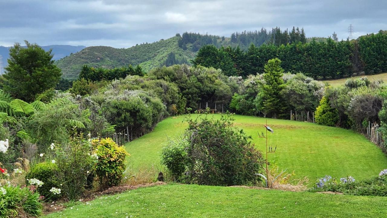 Boutique Art Retreat Hotel Upper Hutt Exterior photo